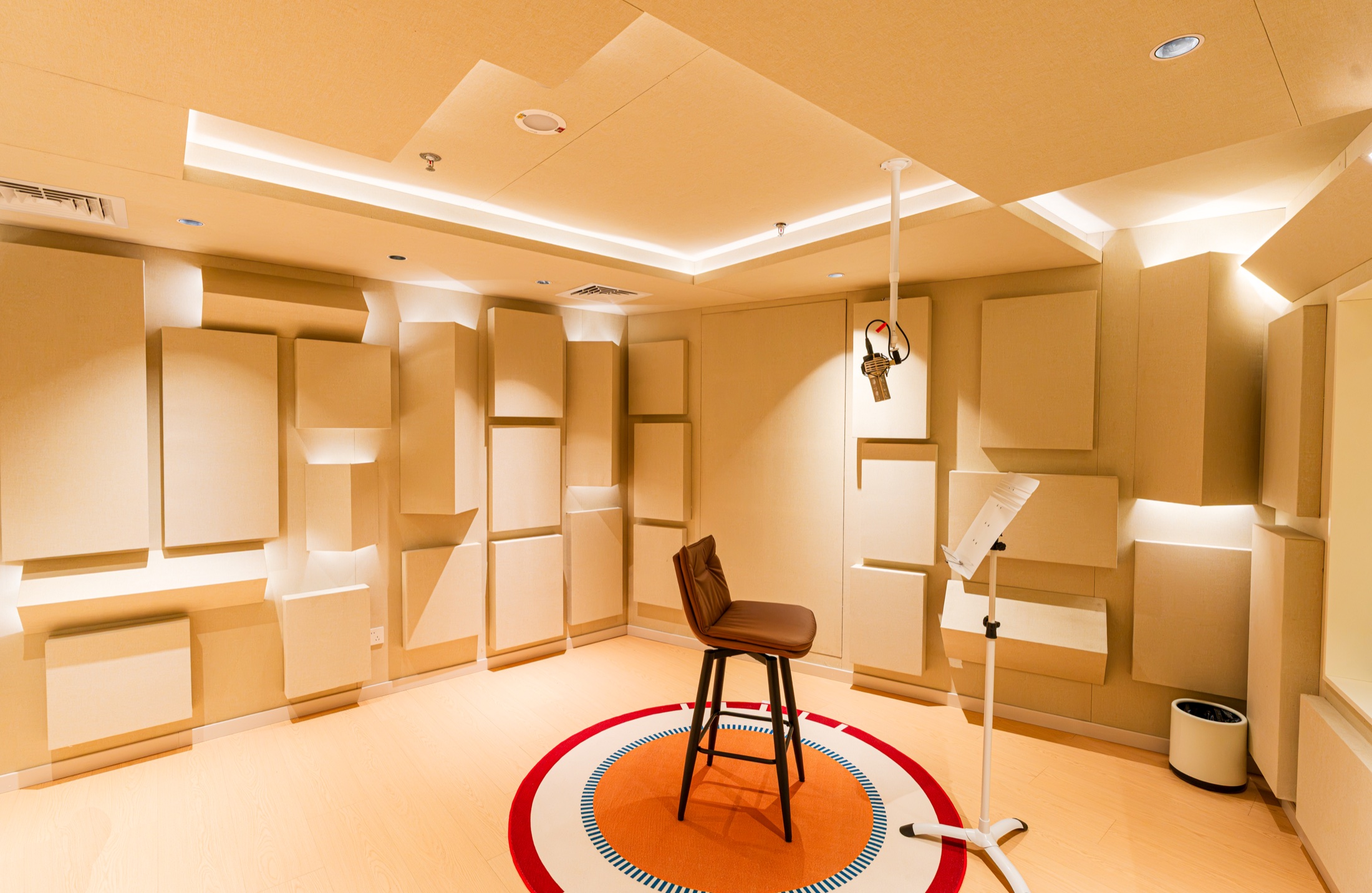 Recording Room B 的人声与小型乐器录音空间
